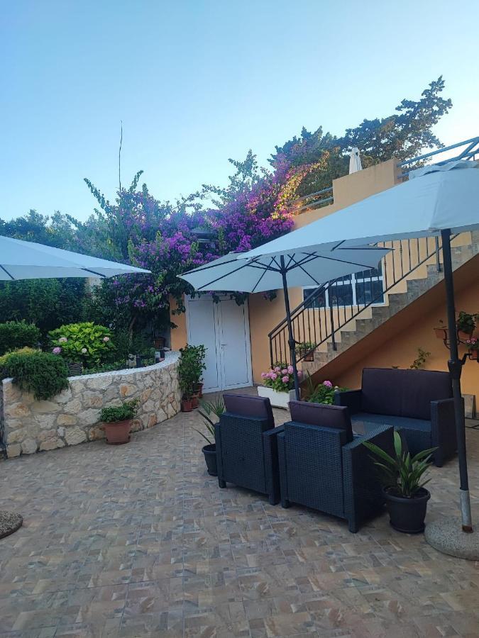 Apartments Pharia Йелса Екстериор снимка