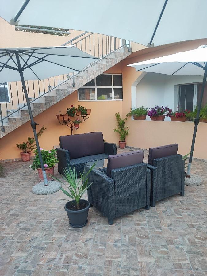 Apartments Pharia Йелса Екстериор снимка